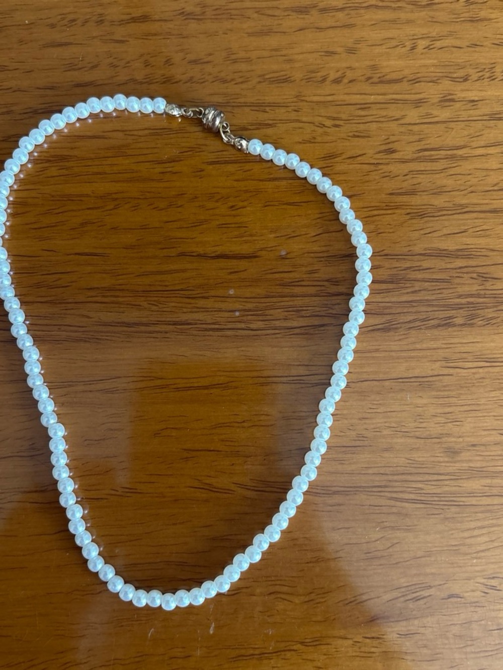 Brandy Melville Classic White Pearl Beaded choker